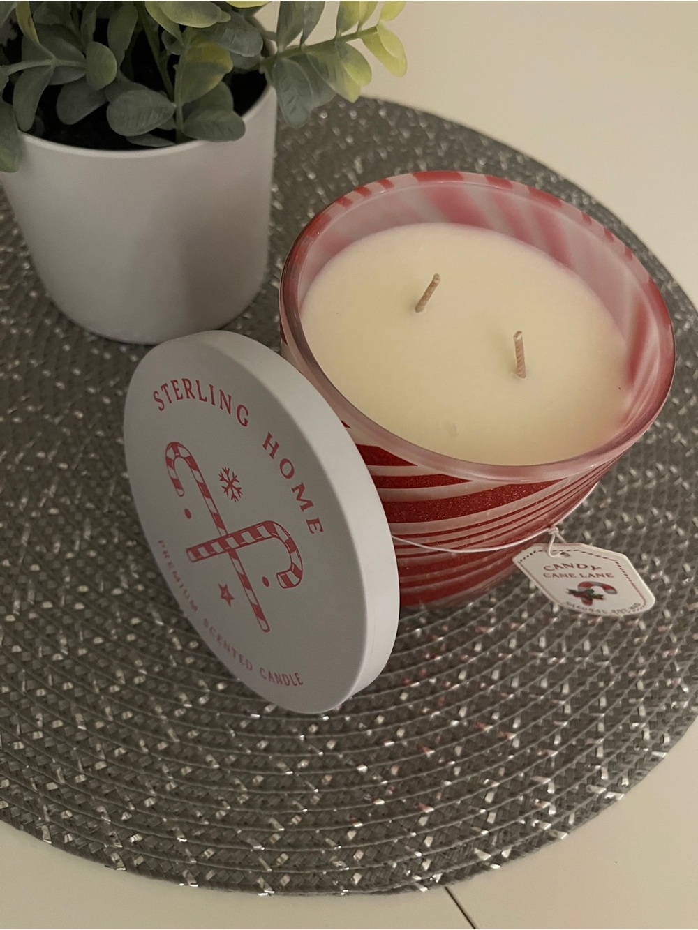 Sterling Home “Peppermint Twist” Holiday Candle - New - 14oz - Picture 2 of 3